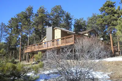 Image de Belle maison de montagne bordant la forêt nationale
