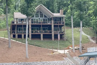Image de PROPRIÉTÉ Bord De Mer: Superbe construction récente sur Big Creek - Private Cove et Dock