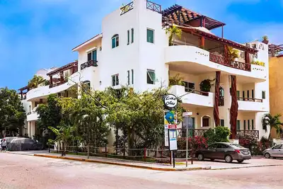 Image de Très bien situé - À quelques pas de Mamitas Beach et de la Cinquième Avenue