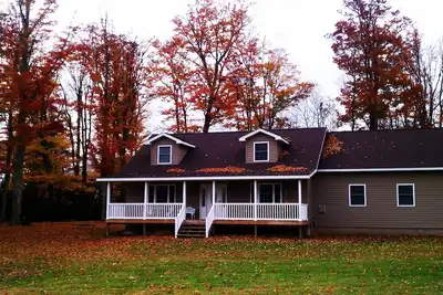 Image de «Nouvelle» maison spacieuse - isolée au cœur de la vallée de Canaan! 2-4 personnes