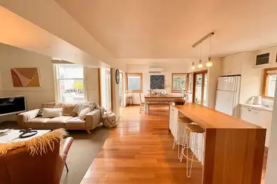 Image de Meilleur emplacement à Hobart! Maison de luxe, proche de tout!