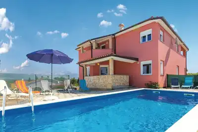 Image de Maison confortable à Banjole avec.