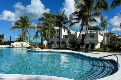 Image de Condo isolé, de belles eaux turquoise vous attend!