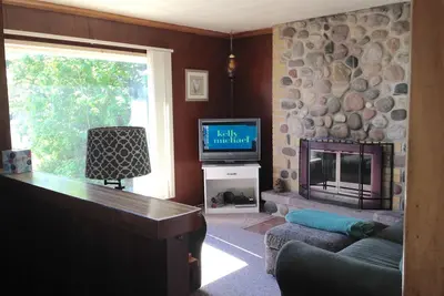 Image de Superbe vue sur le lac Supérieur et à seulement 3 minutes du centre-ville de Marquette!