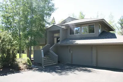 Image de Maison spacieuse Big Grass cour! Chiens Wlcm! Marche pour Sharc & Ville