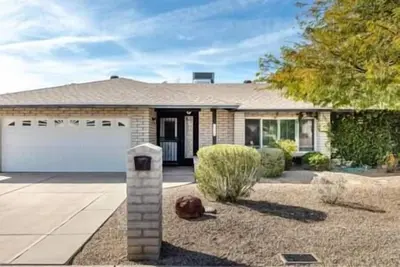 Image de Maison Tempe mise à jour avec piscine privée et parc adjacent