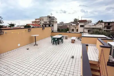 Image de Ermes Apartment A: Un appartement confortable situé à une courte distance de la plage.