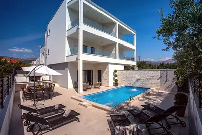 Image de Villa Filip heated pool, sauna, 5 ensuite bedrooms, 30m from sea,