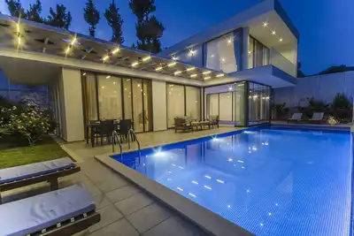 Image de Villa luxueuse avec 2 chambres, grande piscine isolée et beaucoup d'espace extérieur