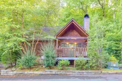 Image de ★★ Cabine mignonne et confortable nichée dans les montagnes ★ Près de la ville ★ Jacuzzi ★ Wifi ★★