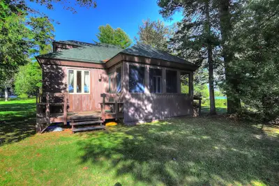 Image de Cabine de charme sur l'eau à Saddleback Lake.