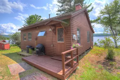 Image de Cette cabine est mignonne comme un bouton! Vous allez adorer la plage de sable commune!