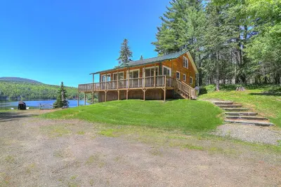 Image de Profitez de la baignade, le canotage et une vue magnifique sur le lac Rangeley et Bald Mountain