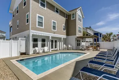 Image de Un lieu d'été | 75 pieds de la plage | Piscine privée, bain à remous