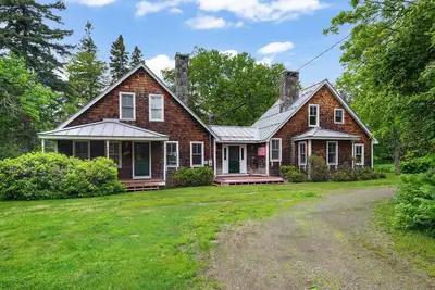 Image de Edgewater - Cadre privé sur le lac Rangeley, mais à quelques minutes du centre-ville