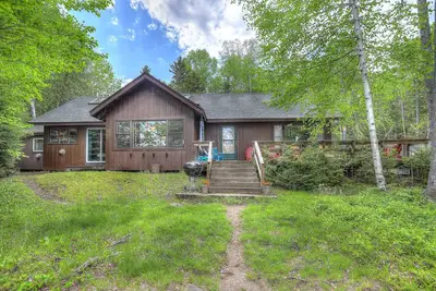 Image de Boyd - Maison rustique mais spacieuse sur le lac Mooselookmeguntic