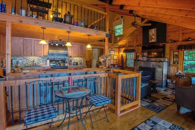 Image de Nouvellement rénové chalet niché à la fin d'une saleté Rd. sur Rangeley