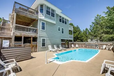 Image de Jones Beach House | 1200 pieds de la plage | Piscine privée, bain à remous