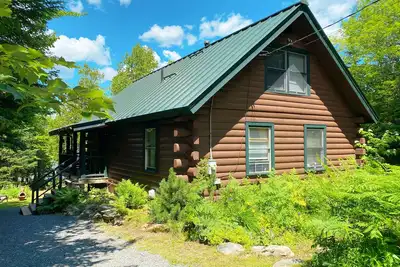 Image de Loon Lake Retreat - Situé sur le lac Loon, avec chalet d'invité supplémentaire à louer ainsi