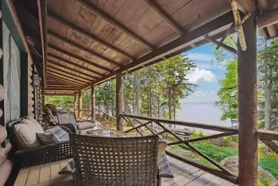 Image de Relax & Renew au tournant du siècle cabane en rondins avec cabine latérale