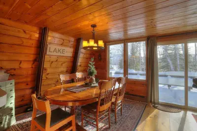 Image de Cabine spacieuse dans la communauté de chalet Saddleback Lake Lodge