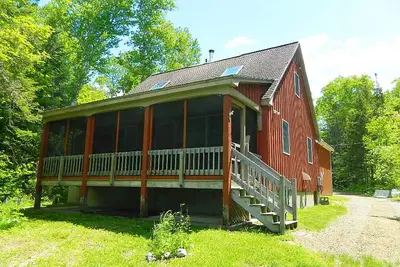 Image de Camp Firefly - Adorable chalet sur le lac Mooselookmeguntic avec promenade de sable