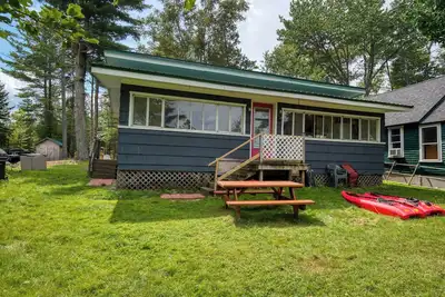 Image de Ernie's Place - Petit chalet sur le lac Rangeley et à proximité du village d'Oquossoc et de la marina