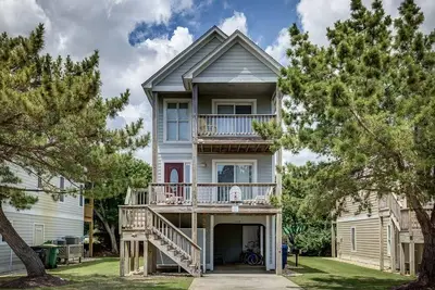 Image de Au cœur de la corolle | 1750 m de la plage | Animaux acceptés, piscine communautaire | Corolle