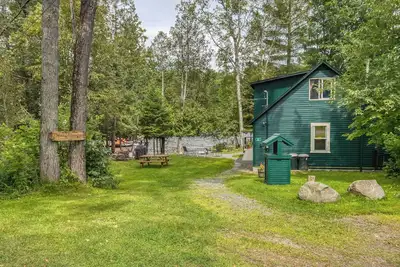 Image de Cabine adorable en plein coeur d'Oquossoc