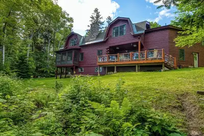 Image de Salles sur Mooselookmeguntic - Belle maison en bois rond sur le lac Mooselookmeguntic