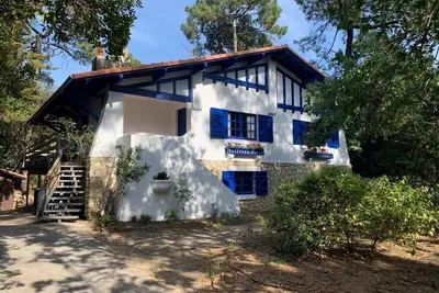 Image de Belle Villa avec piscine et terrasse à 50 mètres de la plage