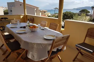 Appartement meublé de standing sécurisé de 100m² face à la baie de Calvi