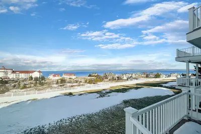 Image de Bay Harbor Condo dans la communauté privée fermée. Près des pistes et du shopping!