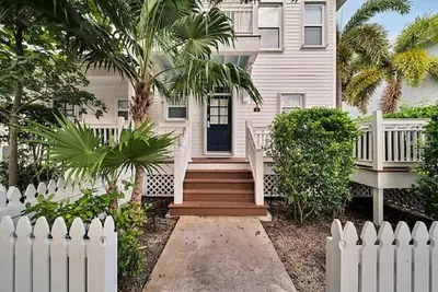 Image de Professionnellement décoré - Grand glissement de bateau - Cette villa est un must! !