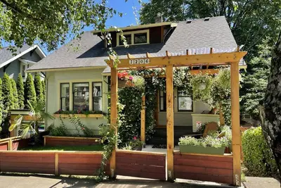 Image de Bungalow fantastique avec bain à remous, terrasses, près de la ville et de la rivière