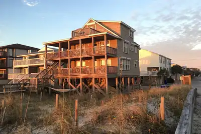 Image de Beach House @Tiki OceanFront 3b 2ba Cottage - All one Level - Porches enveloppants