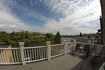 Image de Magnifique bâtiment historique sur la promenade de la rivière Manistee