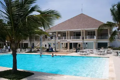 Image de \"ACCÈS Aux Bains + Superbe Villa + Comme Un Rockstar\"