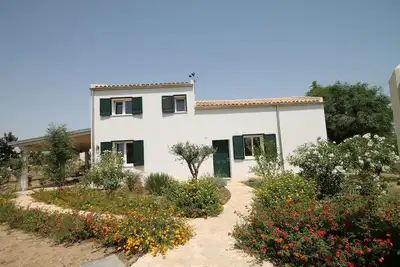 Image de Maison de Campagne Villa À Quatre minutes à pied d'une plage de sable Fabulous