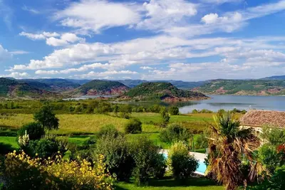 Image de Gîte Sure au Salagou avec terrasse et jardin