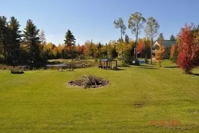 Image de Bois de luxe Resort très isolé, mais proche de la ville, la famille