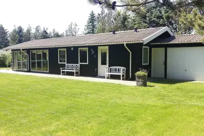Image de Une maison en bois sur la magnifique cĂ´te ouest avec les belles plages de largeur.