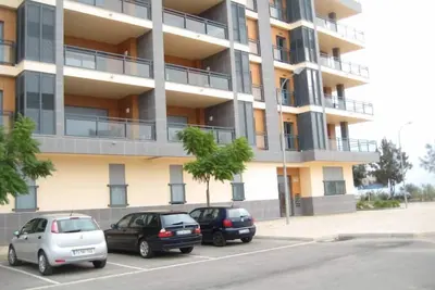 Image de appartement dans résidence avec piscine