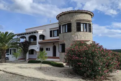 Image de Villa magnifiquement située de famille avec de superbes vues à 360 degrés