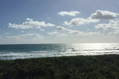 Un condo en bord de mer sur la côte du trésor