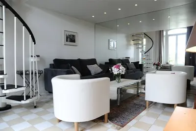 Appartement de centre ville avec jardinet, terrasse, Parking privé fermé.