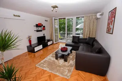 Image de Confortable 3 chambres, salon, patio!