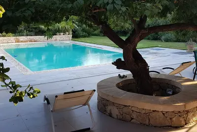 Image de Villa côtière avec piscine et connexion Wi-Fi rapide