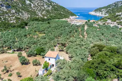 Image de Maison traditionnelle grecque avec accès direct plage Glysteri à 250 m à pied