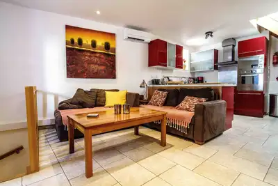 Image de Maison de ville avec terrasse sur le toit dans le pittoresque village méditerranéen